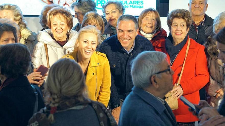 Elías Bendodo y Carolina España han participado en el acto con mayores en defensa de las pensiones.