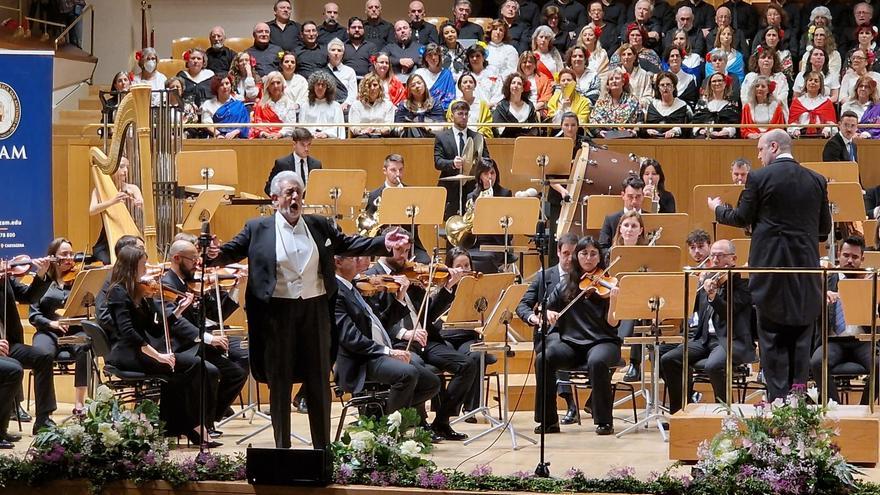 Plácido Domingo actúa en la Gala de la Zarzuela que homenajea a José Luis Mendoza