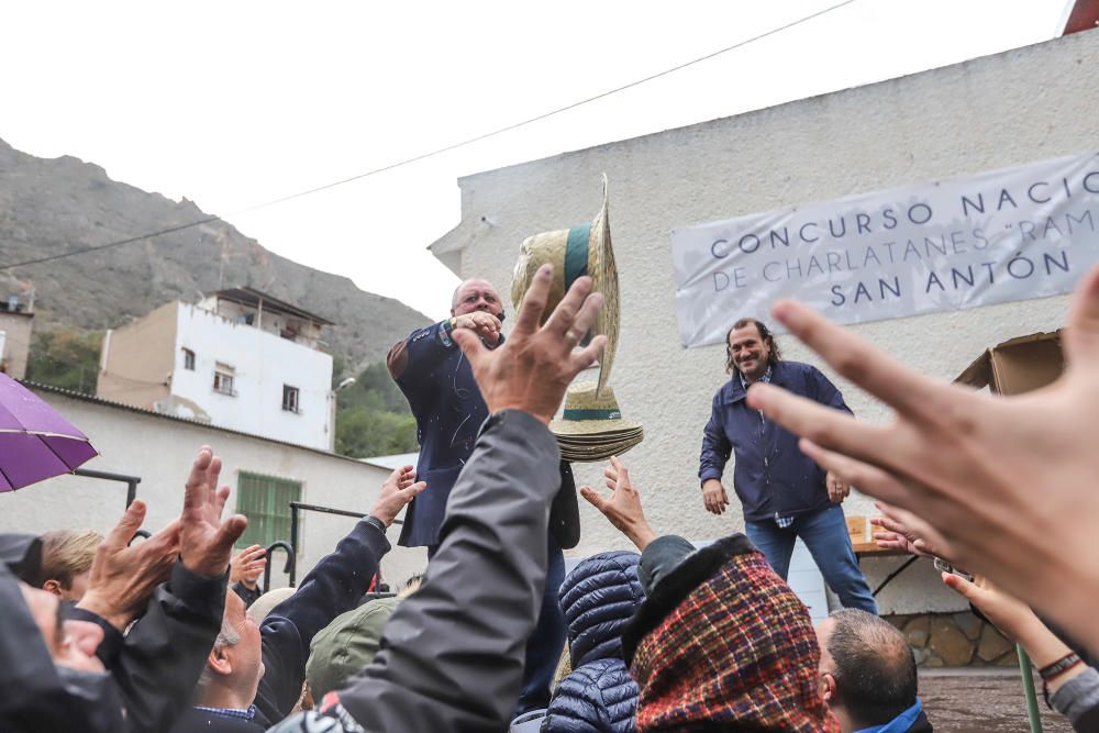 Orihuela celebra San Antón con el concurso de charlatanes, bendición y distinciones