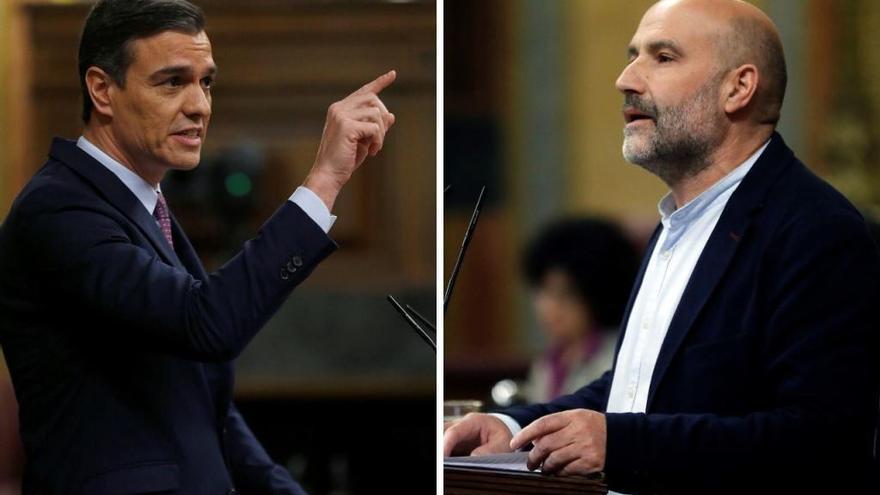 Sánchez y Rego, durante el debate de investidura. // Efe