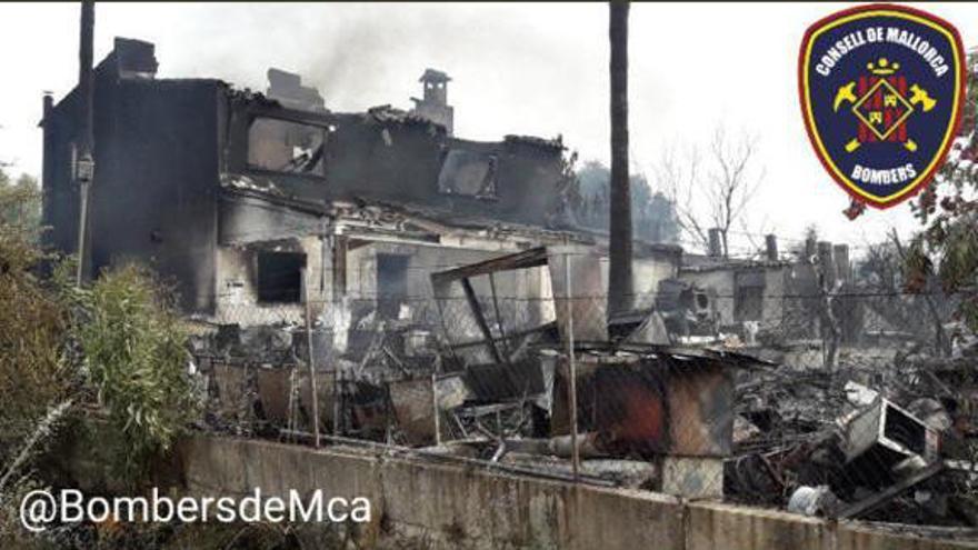 Un incendio quema una finca agrícola y una casa en Búger