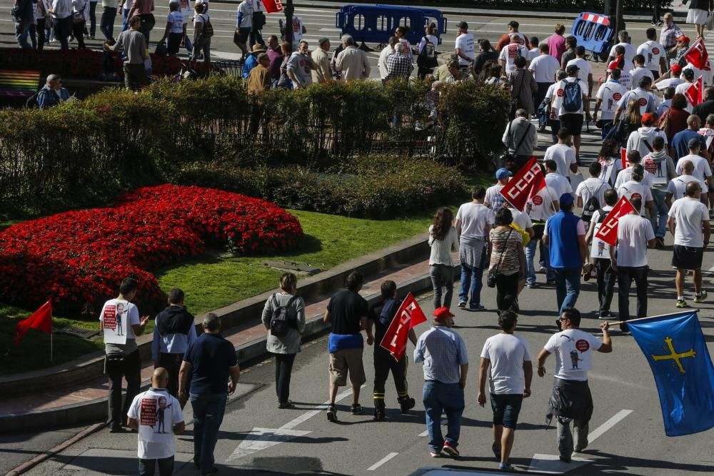 La plantilla de Capsa marcha a pie hasta Oviedo