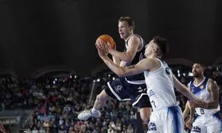 EN IMÁGENES: así han vivido casi 5.000 personas el Alimerka Oviedo Baloncesto-Flexicar Fuenlabrada en el Palacio de los Deportes