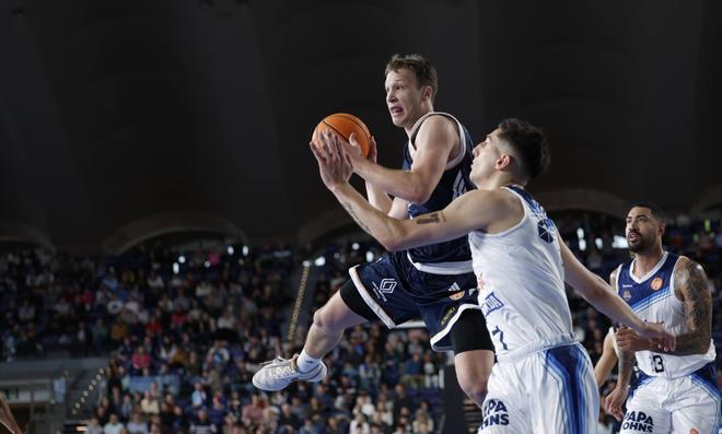 EN IMÁGENES: así han vivido casi 5.000 personas el Alimerka Oviedo Baloncesto-Flexicar Fuenlabrada en el Palacio de los Deportes