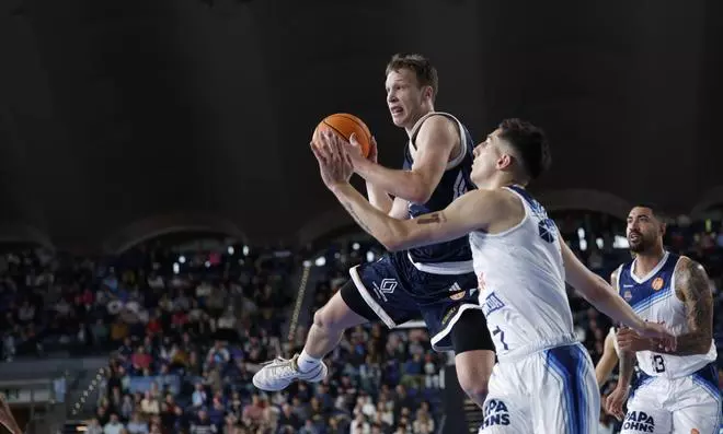 EN IMÁGENES: así han vivido casi 5.000 personas el Alimerka Oviedo Baloncesto-Flexicar Fuenlabrada en el Palacio de los Deportes