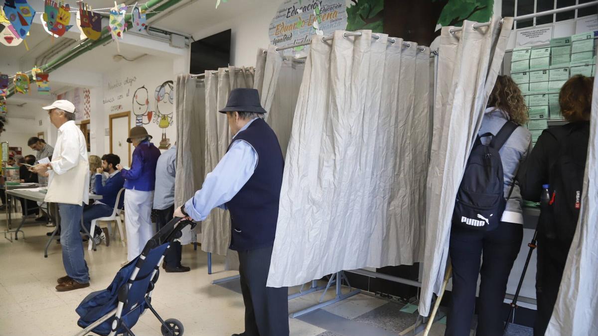 Votaciones en las elecciones andaluzas del 17 de mayo.