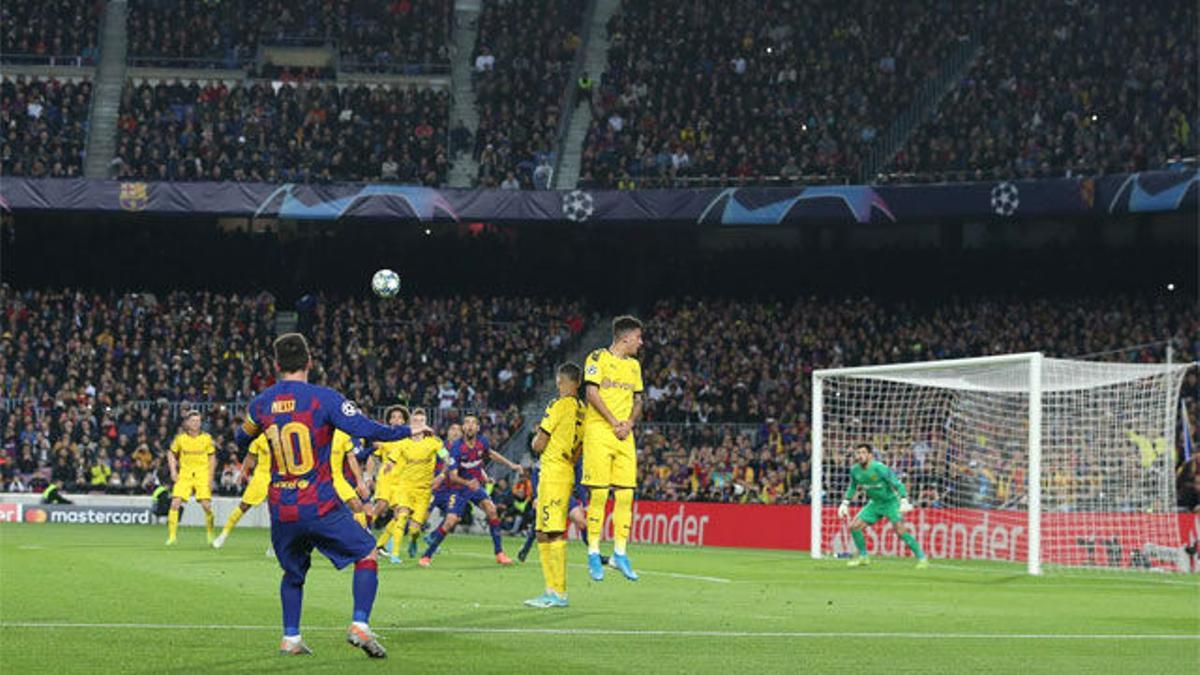 Solo el palo evitó otro gol imposible de Leo Messi