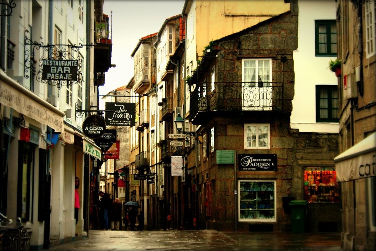 La rua do Franco es parada imprescindible para festejar la meta del Camino de Santiago.