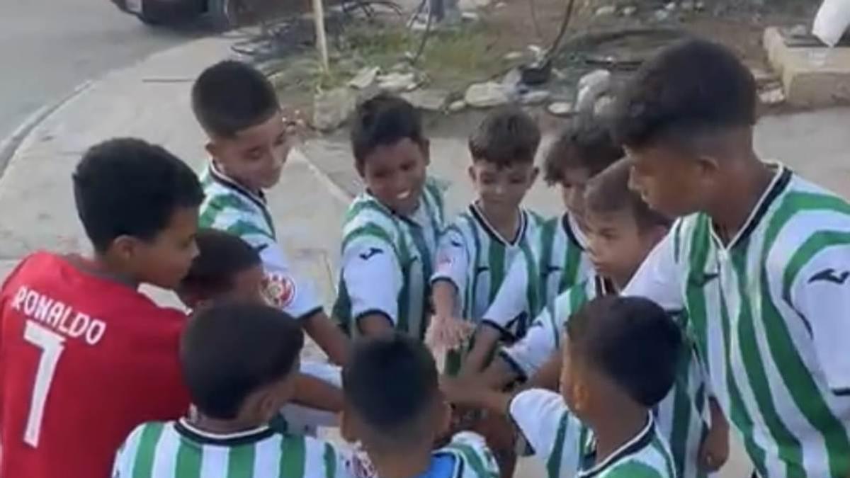 Camisetas del Córdoba CF llegan a niños de Venezuela en una iniciativa solidaria