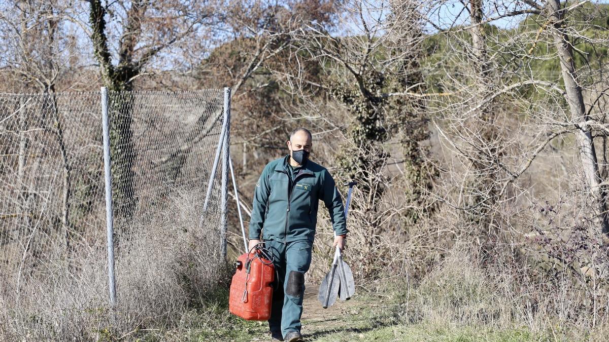 Miembros de los GEAS trabajan en el río Duero para localizar a la mujer de Traspinedo (Valladolid) desaparecida.