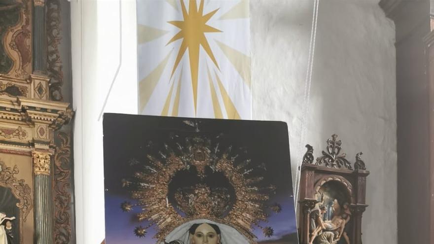 Imagen de la bandera durante la eucaristía.