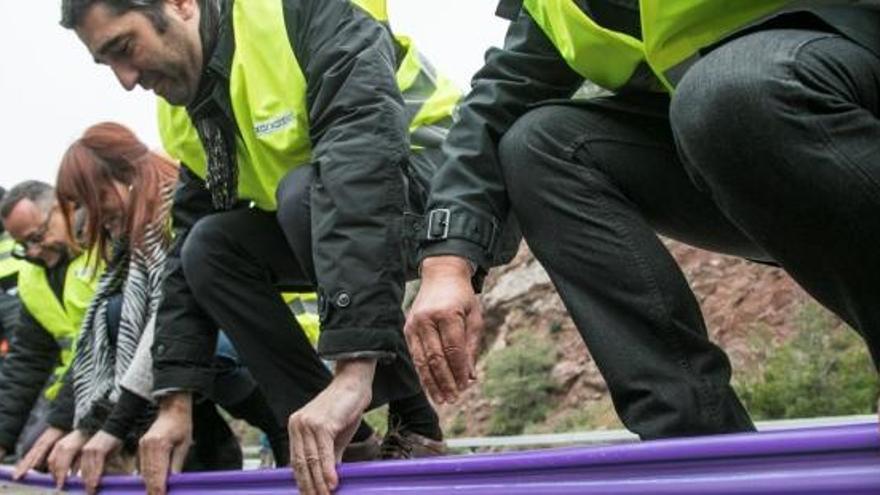 El conseller Jordi Puigneró, durant una visita a les obres del desplegament de fibra òptica a Cercs (Berguedà)