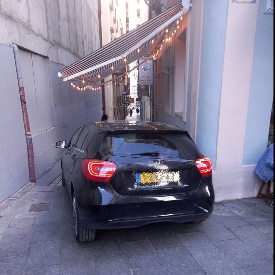 Así acabó el coche del turista sancionado en Alicante.