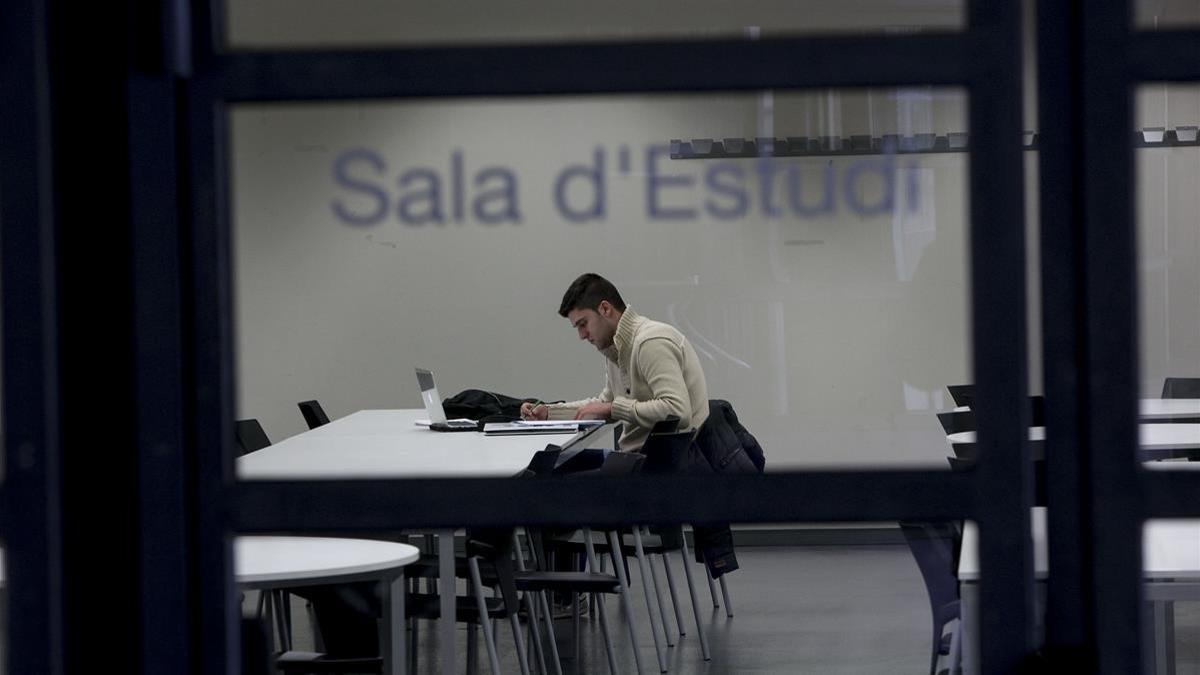 zentauroepp28557267 barcelona 02 02 2015  estudiantes  de universidad en  la upc180521141314