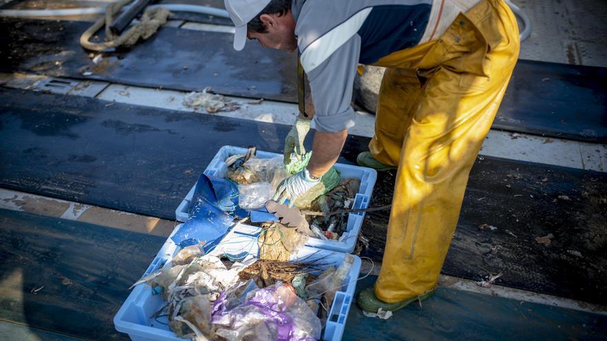 900 pescadores valencianos extraen 75 toneladas de basura del mar para su reciclaje