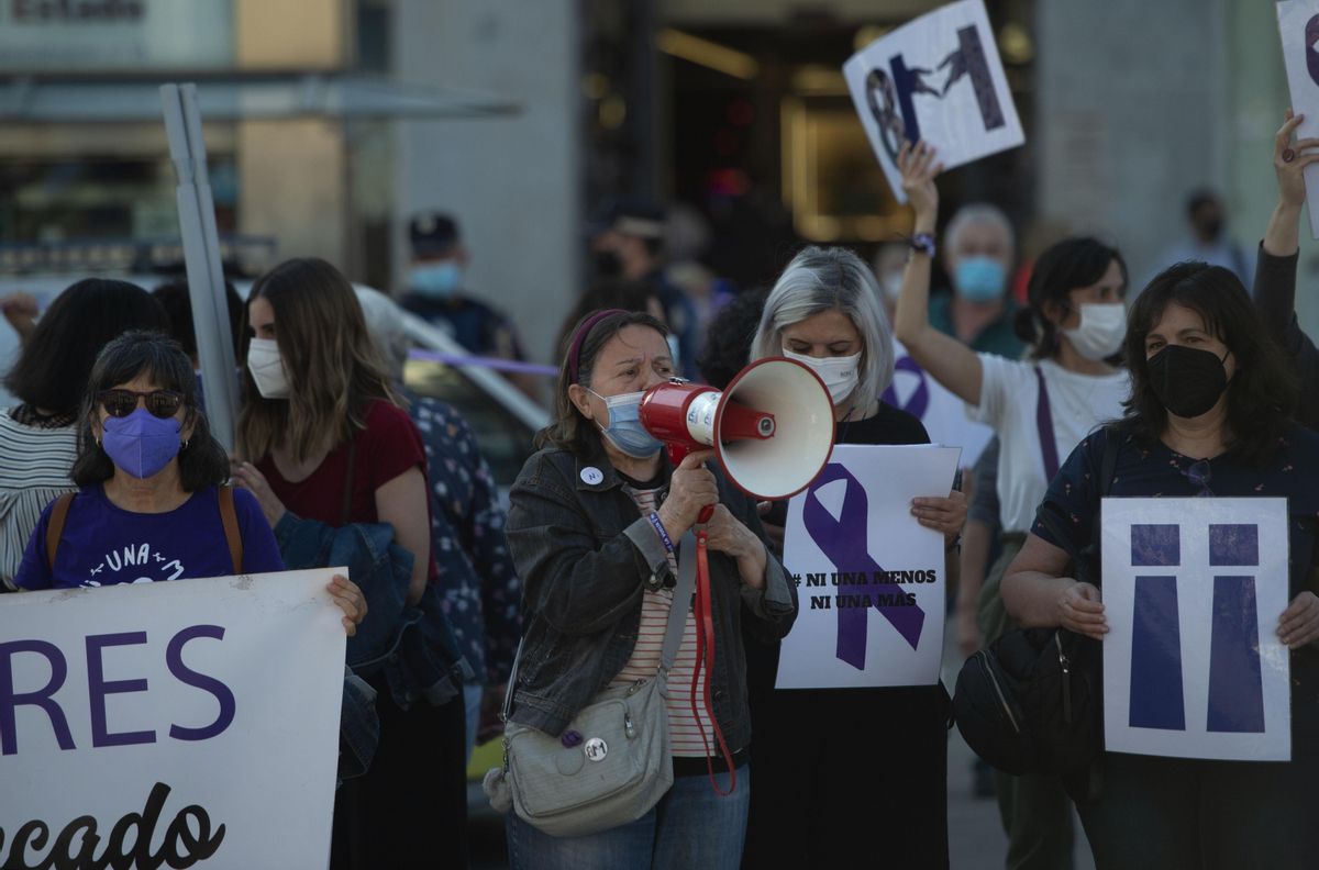 Tirotejos i crims masclistes: l’epidèmia de violència