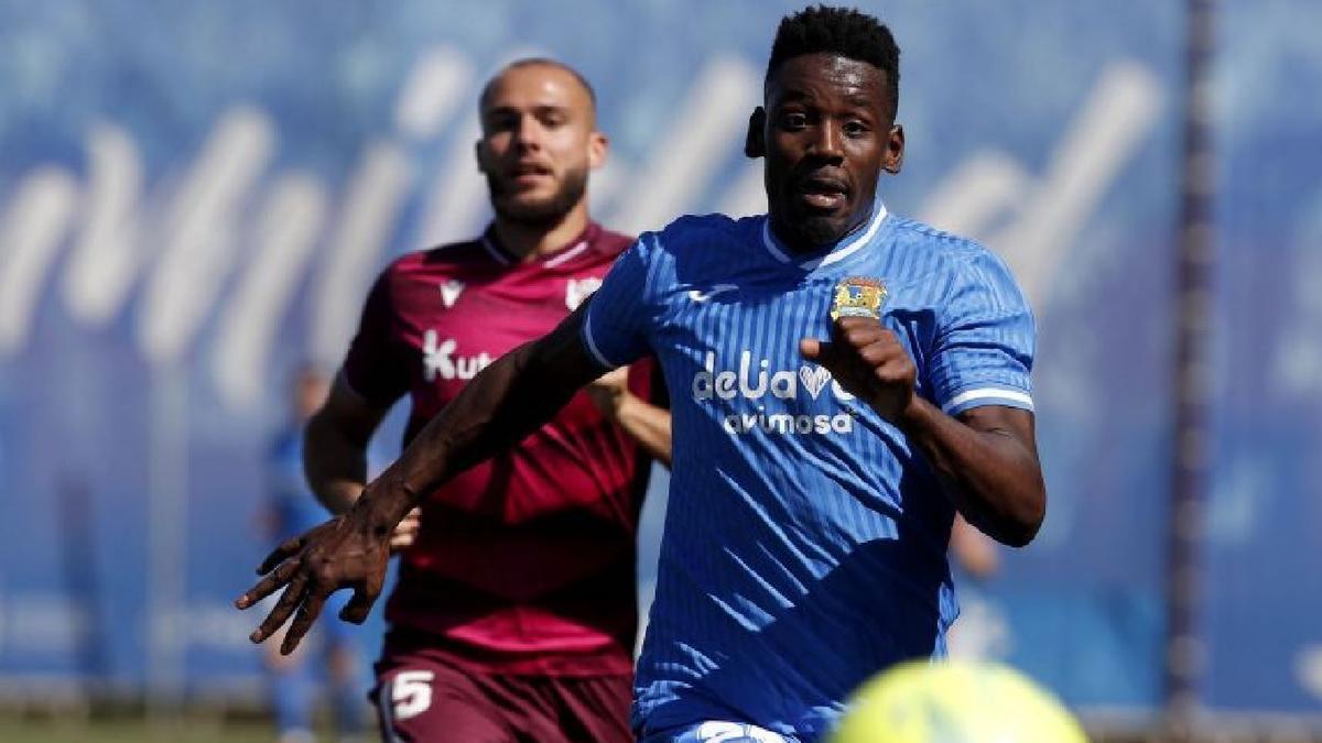 Mohamed Bouldini en un partido con el CF Fuenlabrada