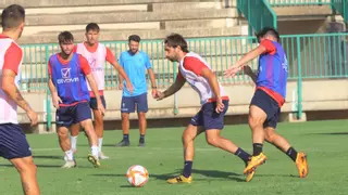 Gudelj, Álex Bernal y Willy Ledesma, de vuelta al trabajo de grupo en el Córdoba CF
