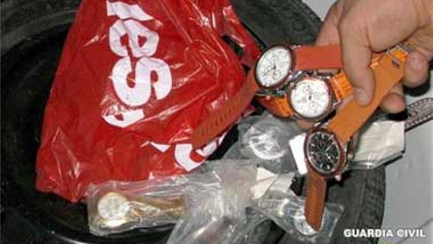 Detenido en Badajoz con 69 relojes de marcas falsificados