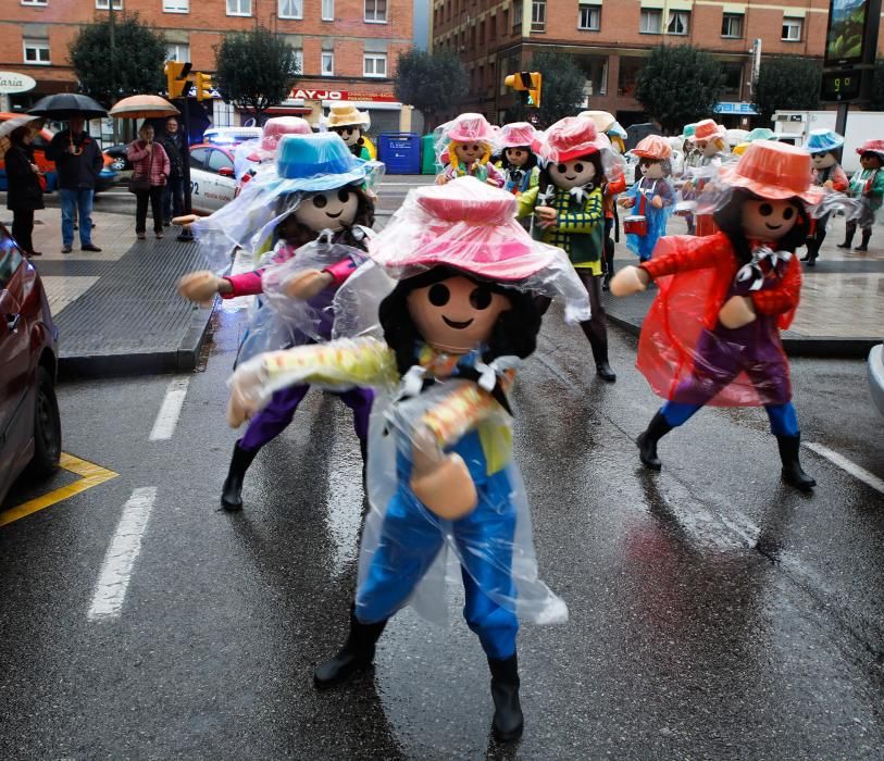 Desfile de charangas en Pumarín, en Gijón