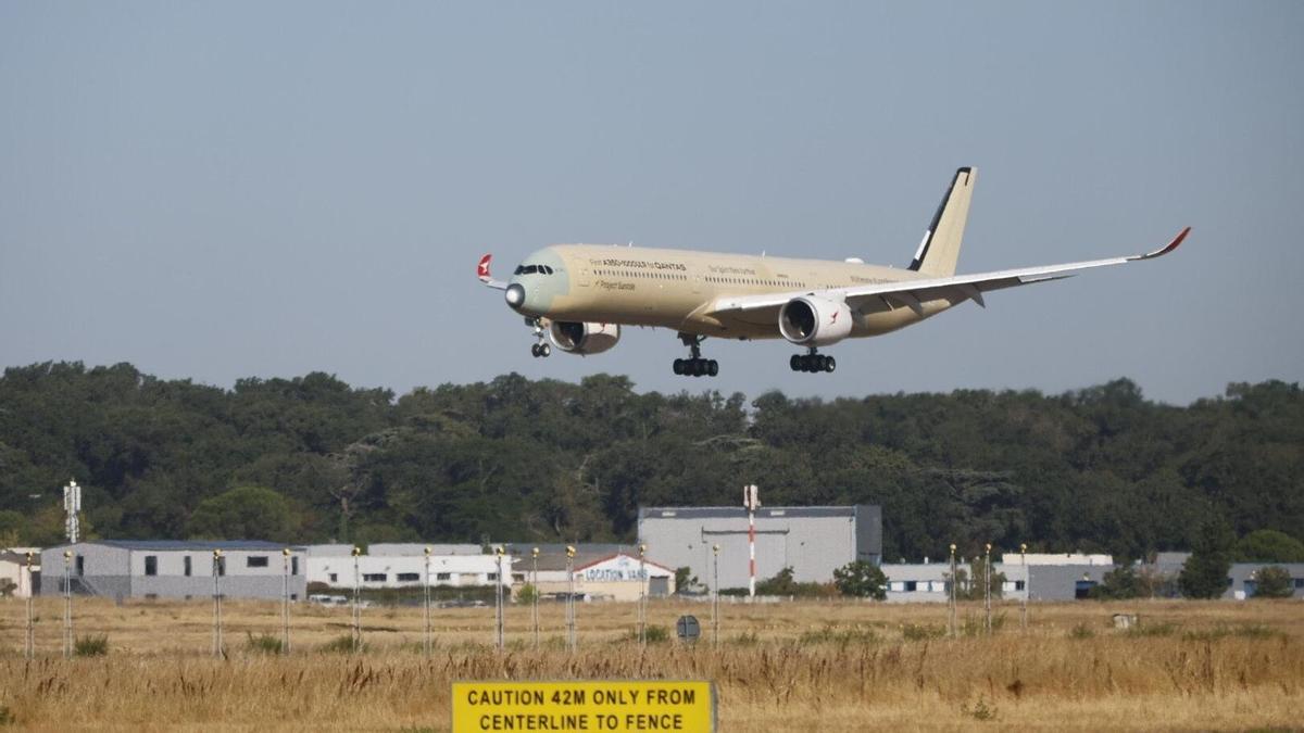 Un avión aterriza en Toulouse.