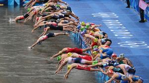 El triatló s'acaba disputant i amb més polèmica