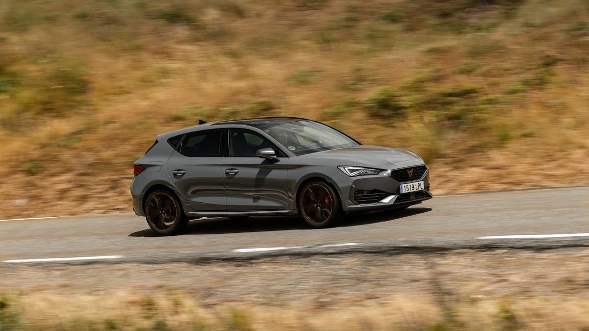We tested the new 300 hp Cupra León: double personality We tested the new 300 hp Cupra León: double personality