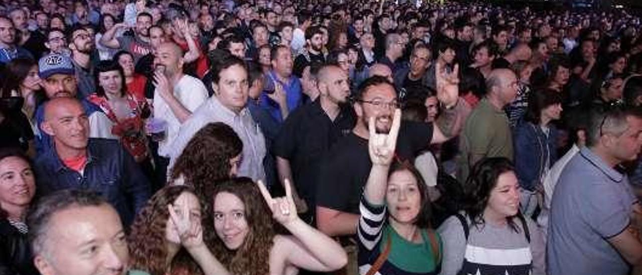 Asistentes al concierto de &quot;Ilegales&quot; del año pasado.