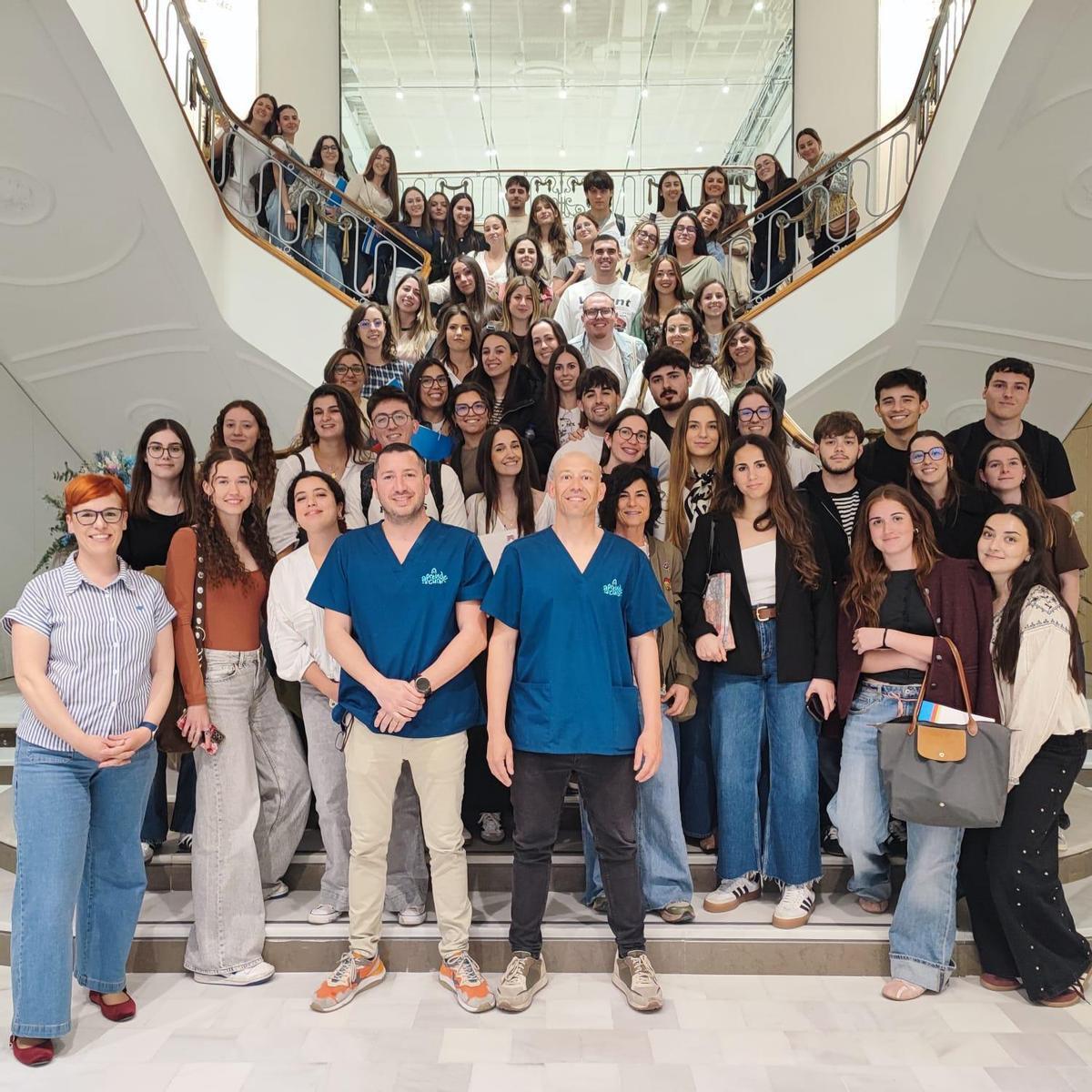 La jornada “Aprende a curar CEU” se celebró el sábado 18 de abril en la CEU UCH de Elche.