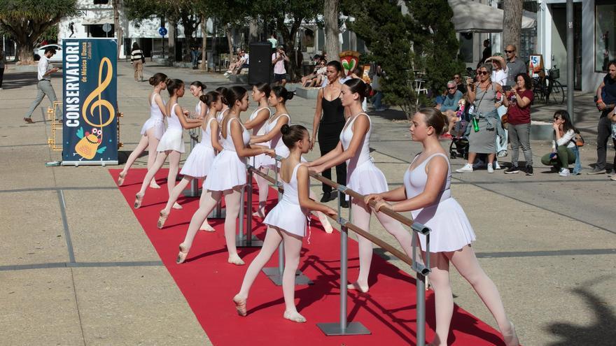 La danza sale a la calle en Ibiza