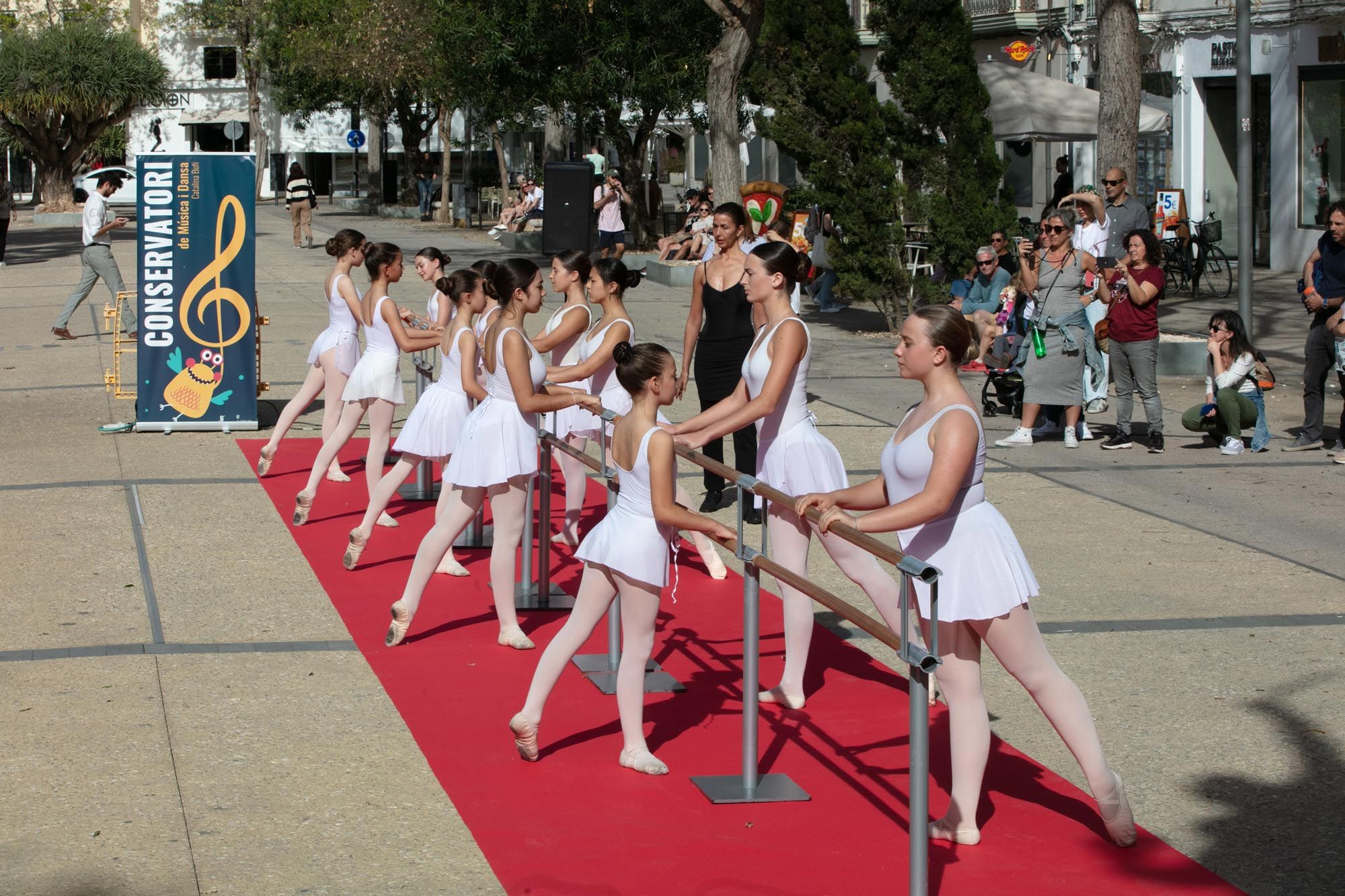 La danza sale a la calle en Ibiza