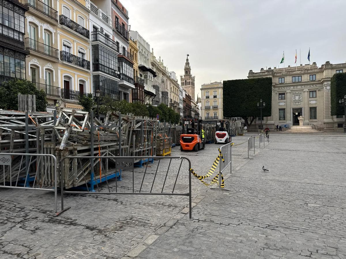 Montaje de las estructuras de los palcos de la Carrera Oficial de la Semana Semana de 2026