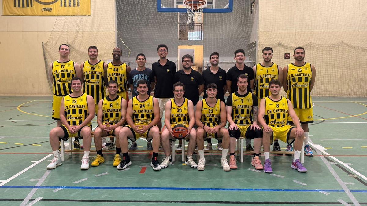 La plantilla del Casa Arimany-CB Castellet que va assolir l'ascens fa unes setmanes