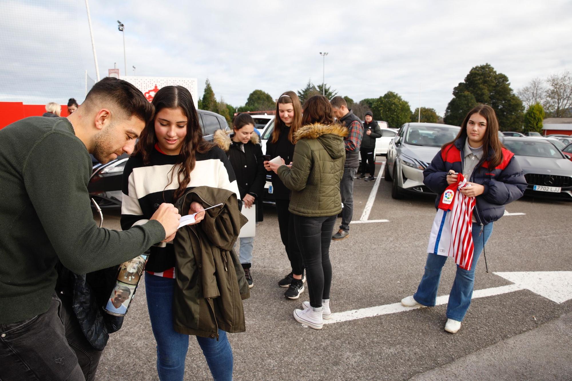 En imágenes: Así fue el encuentro entre aficionados y jugadores del Sporting