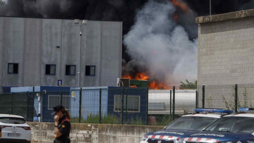 Incendi a una planta de triatge de Riudellots de la Selva