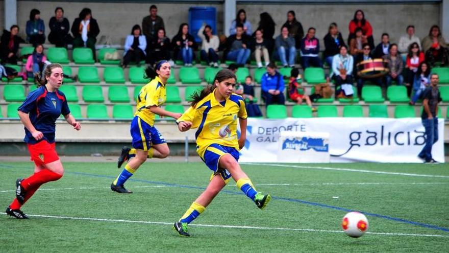 Una acción del partido entre vilagarcianas y lucenses.