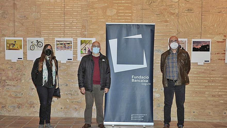 Begoña Cosín, Alfonso Muñoz y David Piqueras al inaugurar la muestra. | FUNDACIÓN BANCAJA