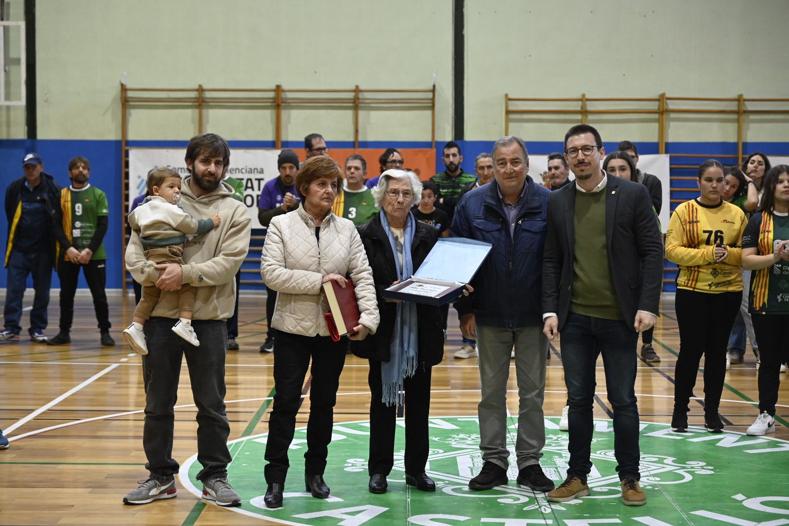 Merecido homenaje en Castelló: El mundo del balonmano rinde tributo a Rafael Martí