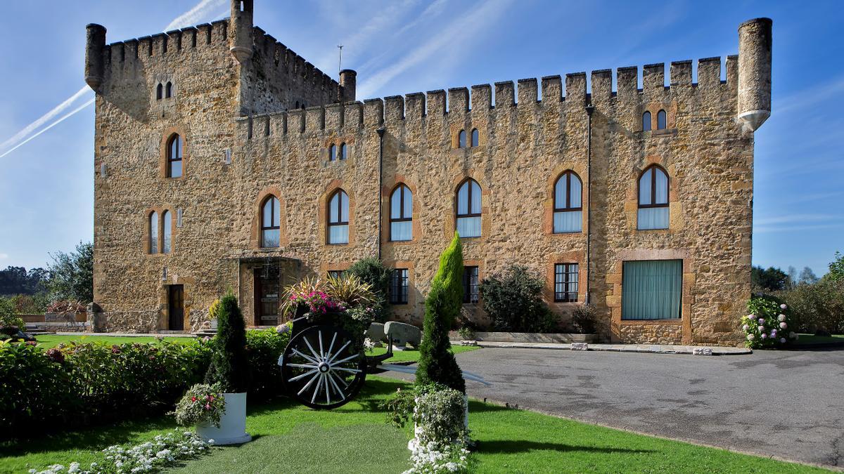 La Torre de Valdés, hoy conocida también como Castillo de San Cucao. | A. Ll.