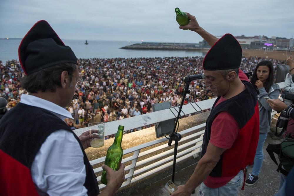 Al récord de escanciado en Gijón le faltaron 202 culetes