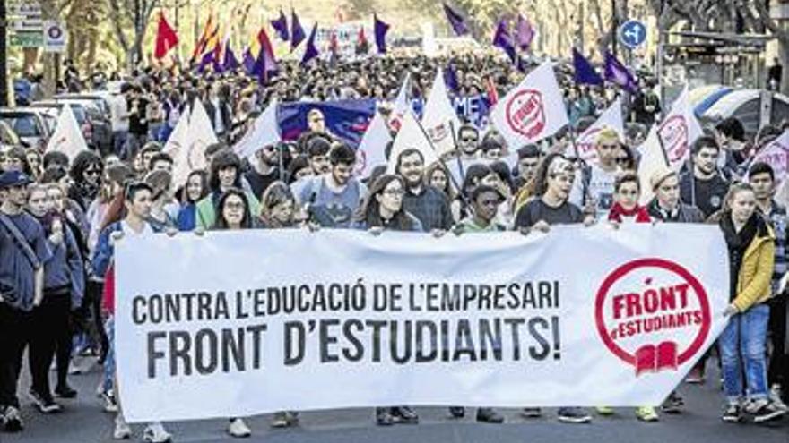 Miles de alumnos piden la retirada del decreto 3+2