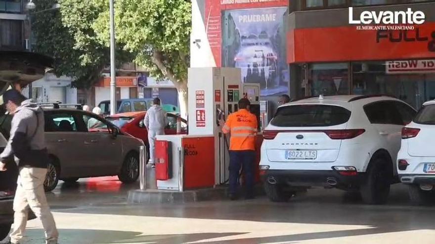 Las gasolineras valencianas desatan una guerra de precios tras la bajada de impuestos