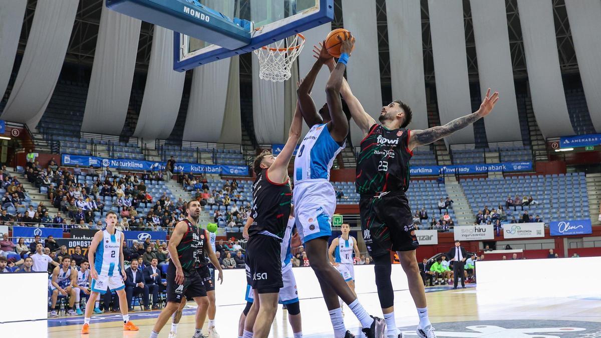 Buena acción defensiva de Aramburu.