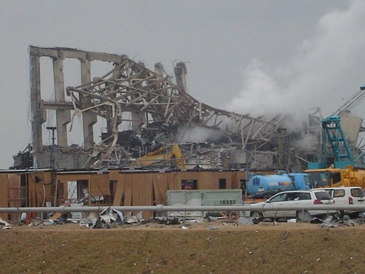L’edifici que allotjava els reactors 1 i 4 a la central nuclear de Fukushima. L’edifici que allotjava els reactors 1 i 4 a la central nuclear de Fukushima.