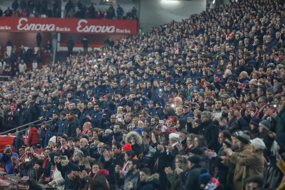 Miles de personas despiden a Quini en un abarrotado estadio de El Molinón