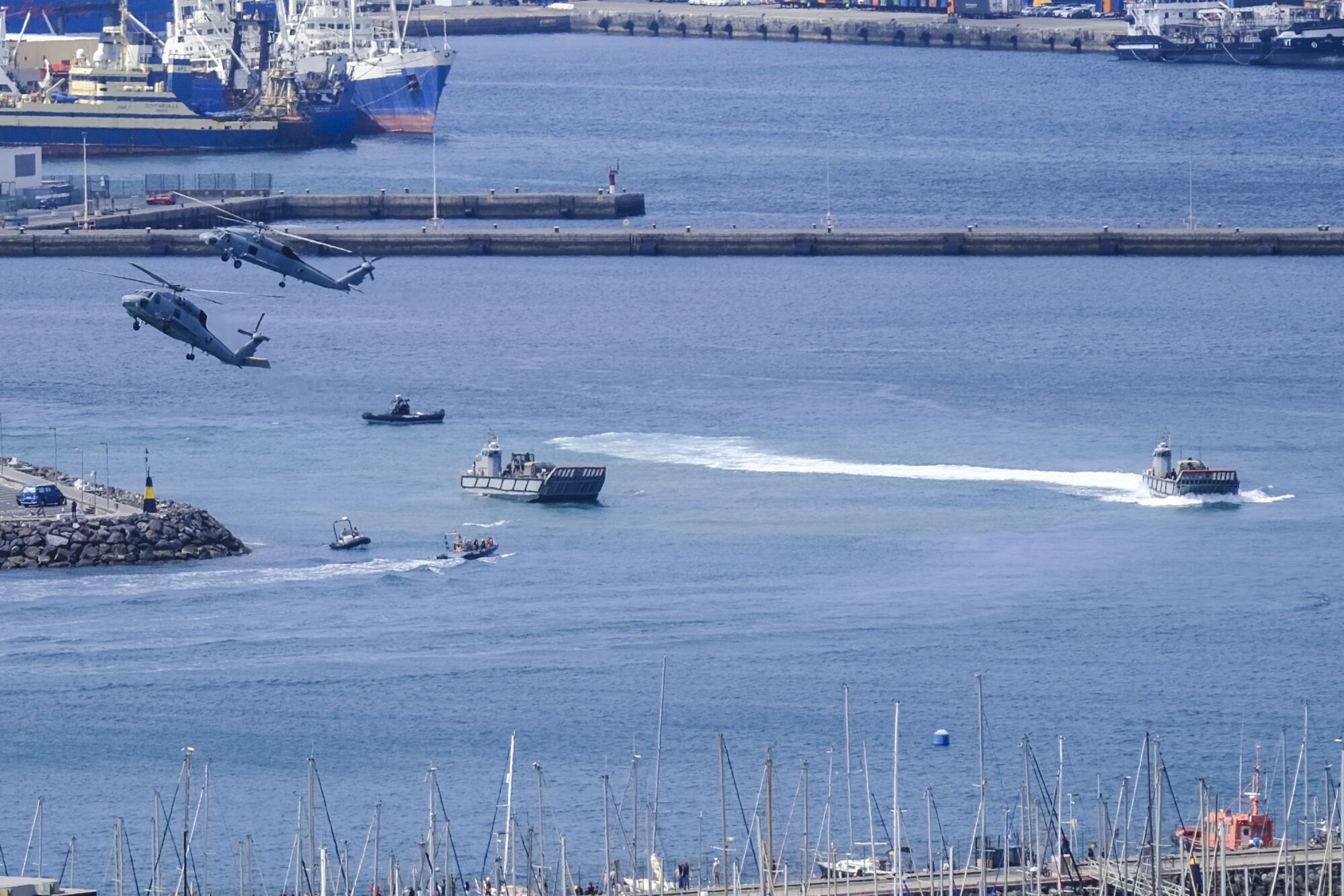 Los actos por el Día de las Fuerzas Armadas en Las Palmas de Gran Canaria, en imágenes