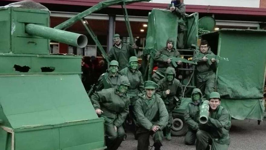 El Comando Parapeto, una de las carrozas del desfile de Agolada.