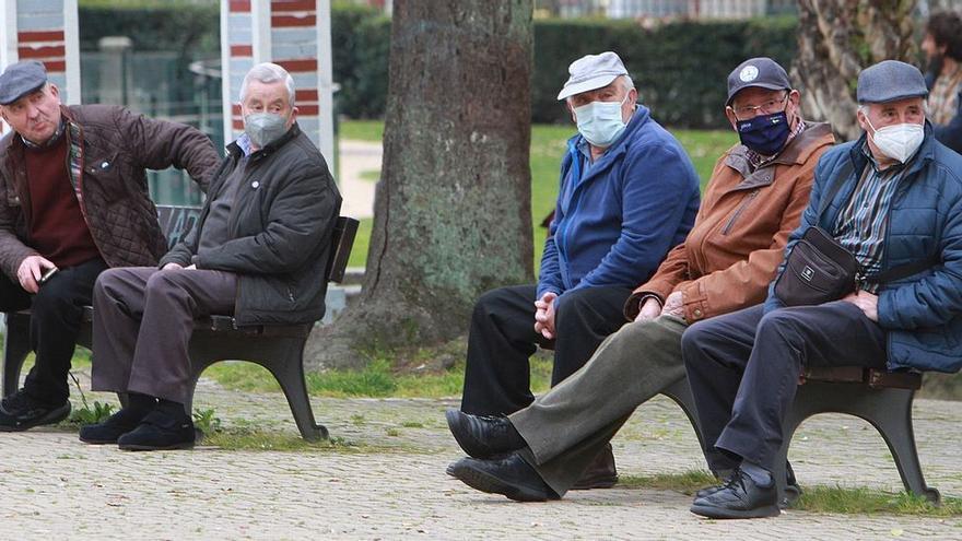 Pensionistes en un parc