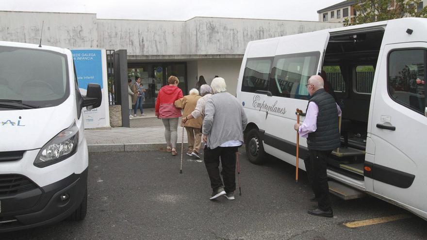 Usuarios del área de mayores del centro intergeneracional. |  Iñaki Osorio