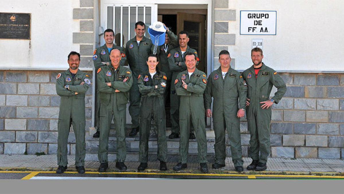 'Bautizo' de la capitán Rosa Malea en la patrulla Águila.